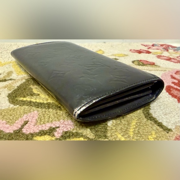 SOLD LOUIS VUITTON Metallic Monogram Vernis Sarah Long Bi-Fold Wallet - Picture 16 of 16